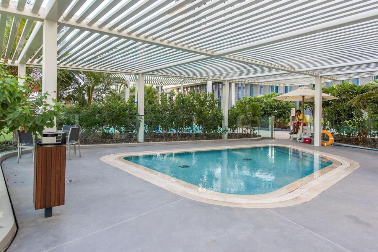 Lavish & Equipped Oceanfront 2 Bedroom Facing Ain Appartement *